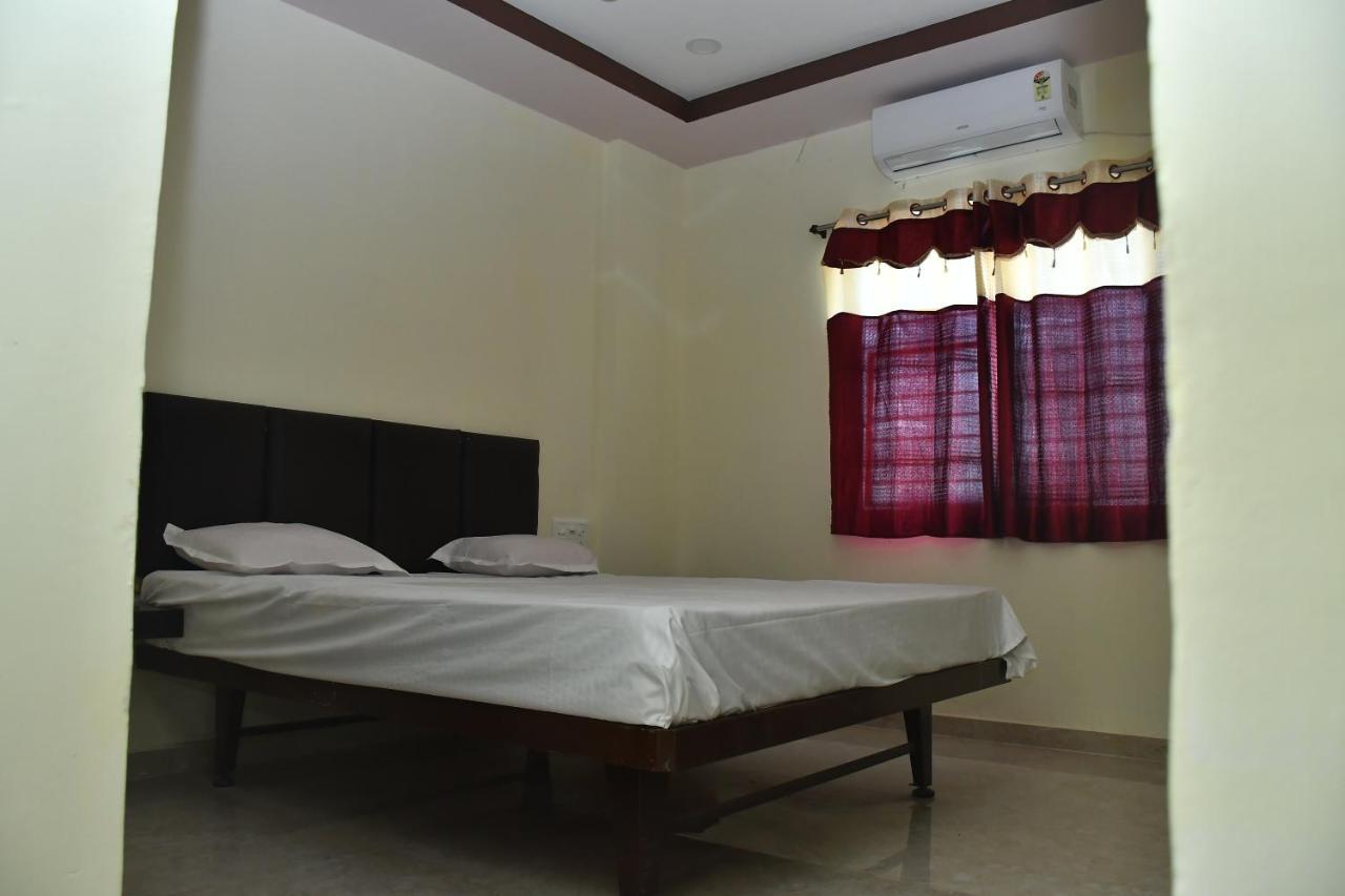 Hotel Kalika Residency Akalkot Exterior foto