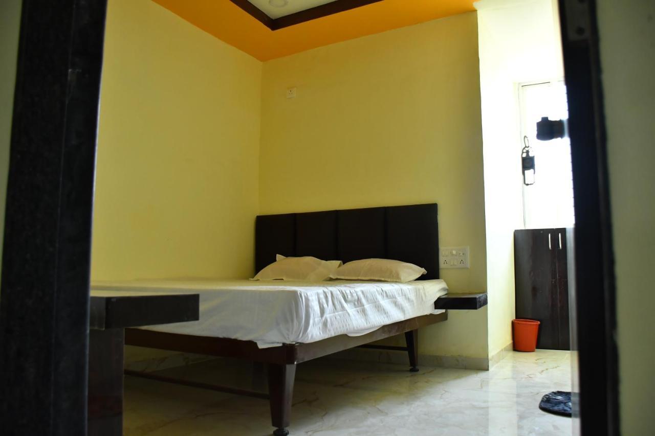 Hotel Kalika Residency Akalkot Exterior foto